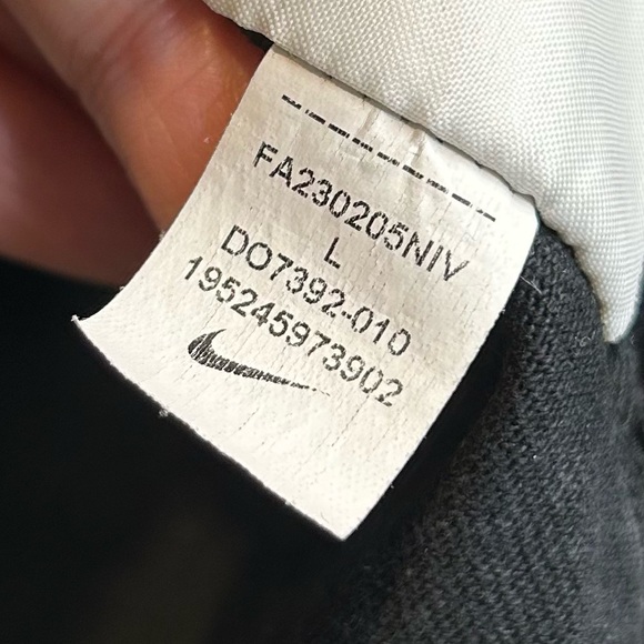 Nike Sportswear Premium Essentials T-Shirt Center Swoosh Black Loose Fit - Picture 8 of 11